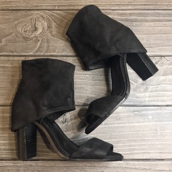 Black Cuffed Ankle Peep Toe Block Heel Sandal - Picture 2 of 6